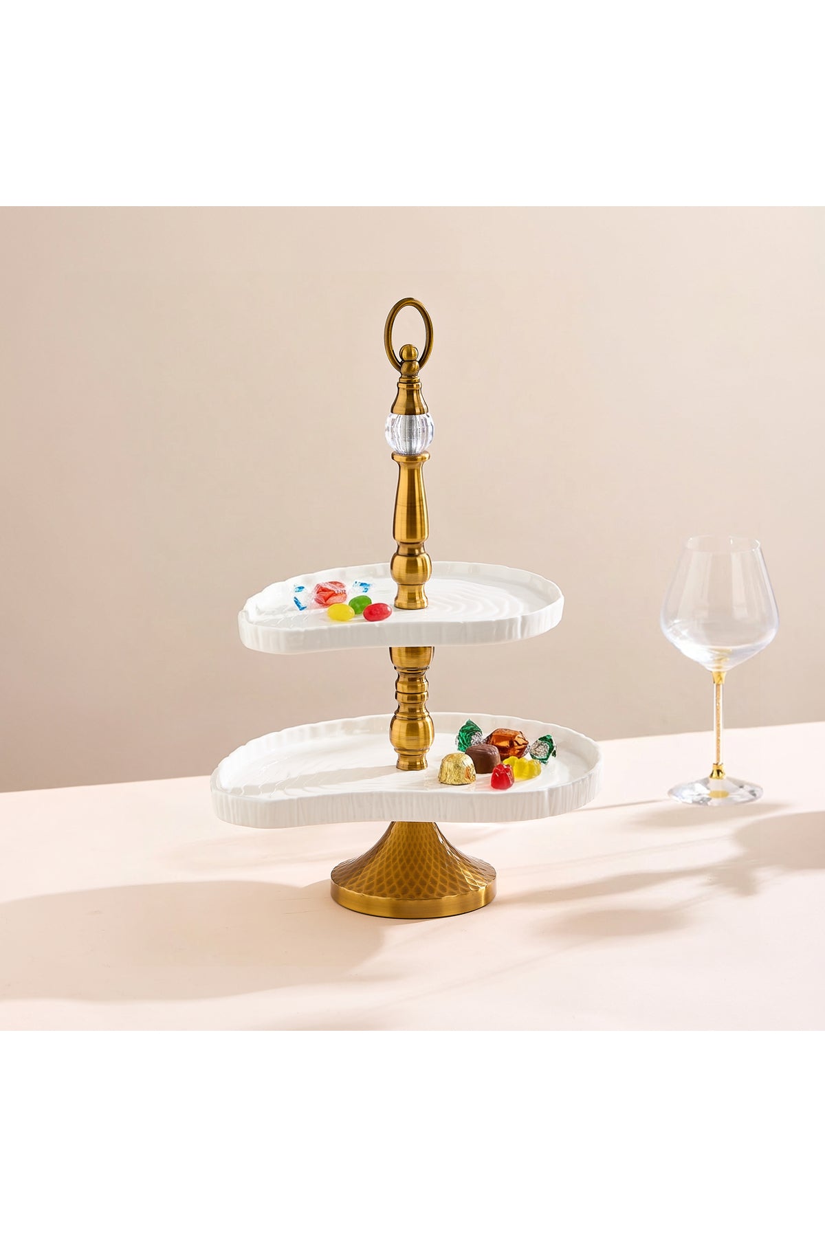 Platou etajat 2 niveluri porțelan, structură aurie cu cristal, 48 cm
