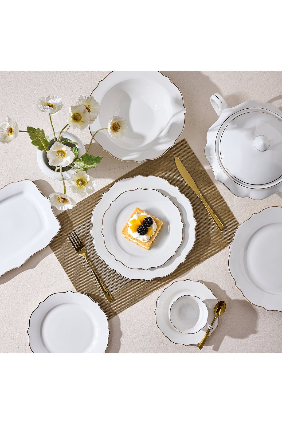 Set masă 65 piese porțelan Dubai, alb cu bordură aurie, 12 persoane