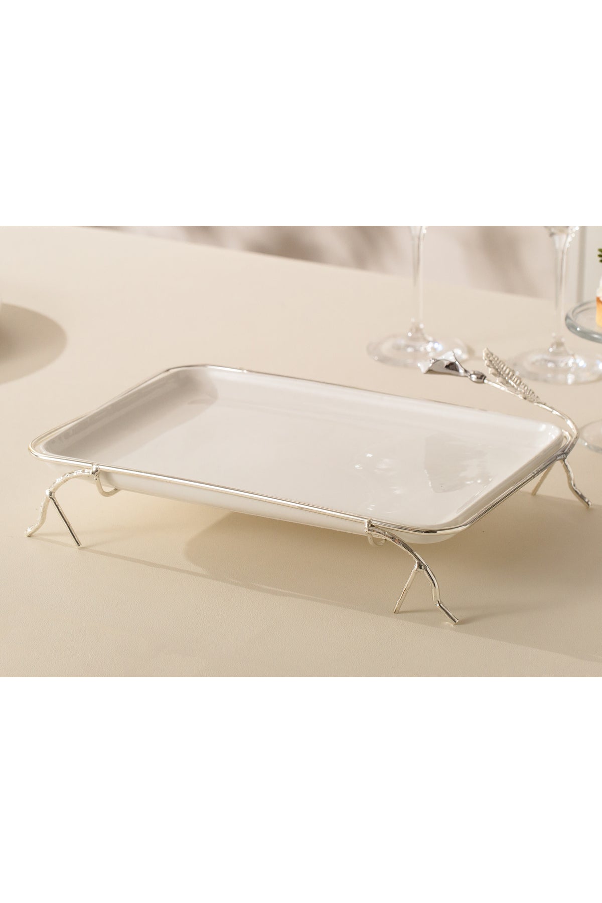 Platou Servire din porțelan alb cu Suport Metalic argintiu - 32.7 cm