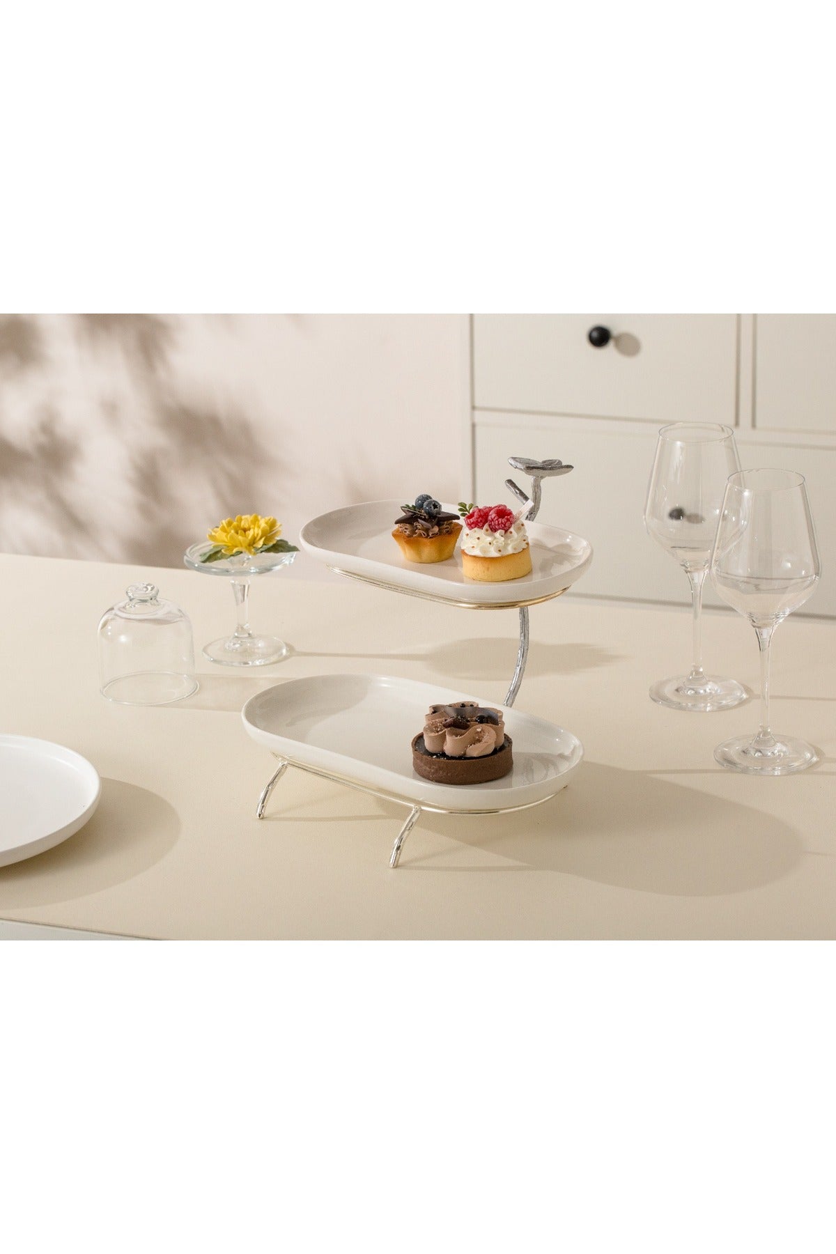 Platou etajat oval Candy Bar din Porțelan cu Suport Metalic Argintiu - 25.9 cm