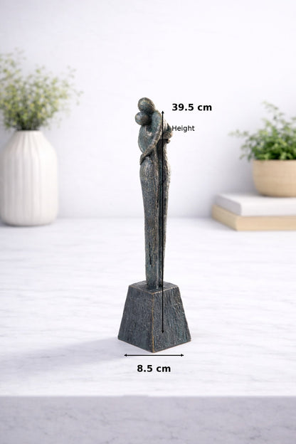 Statuetă Decorativă Cuplu Îmbrățișat – Design Artistic