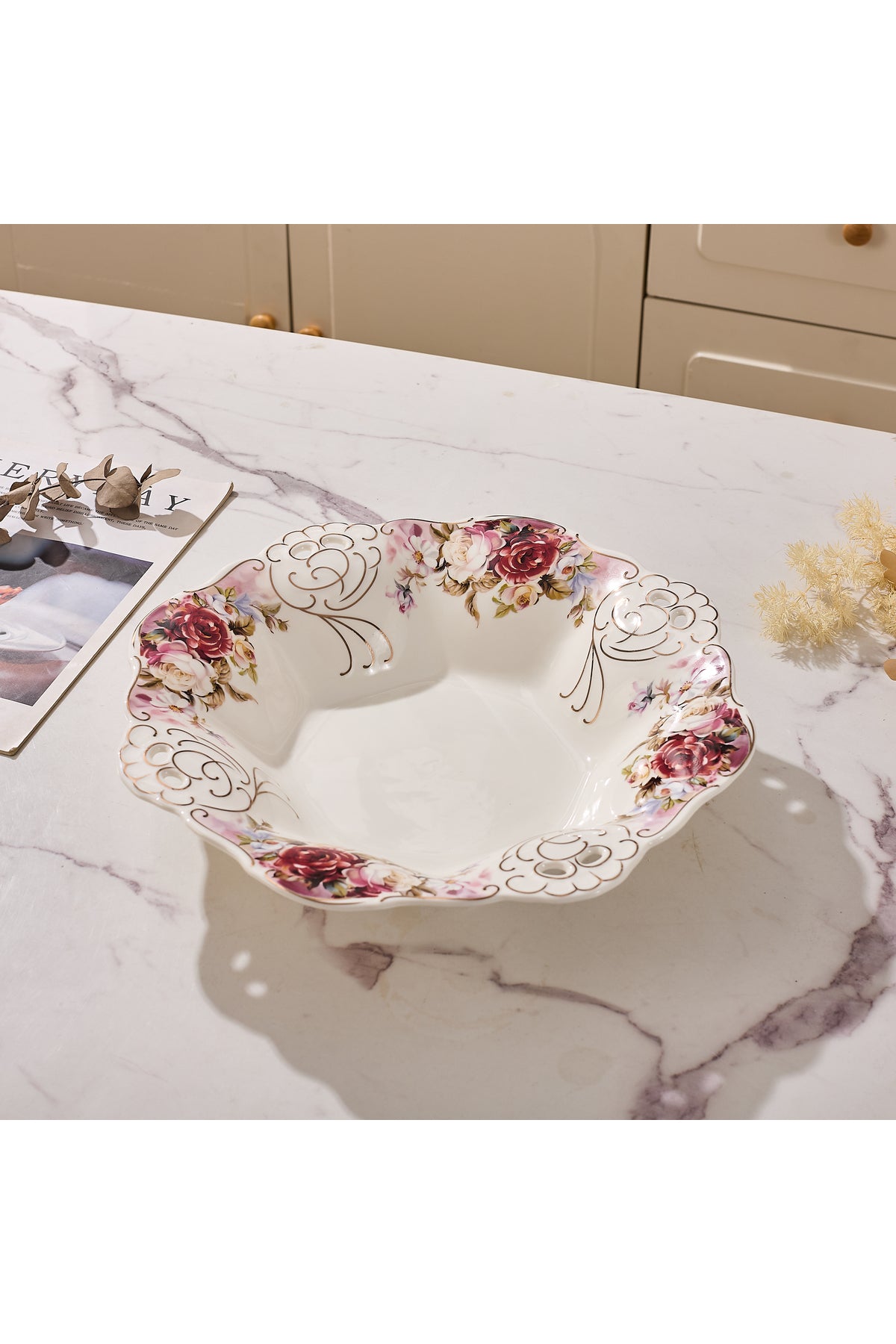 Bol fructieră porțelan model floral vintage, margini dantelate, diametru 33 cm