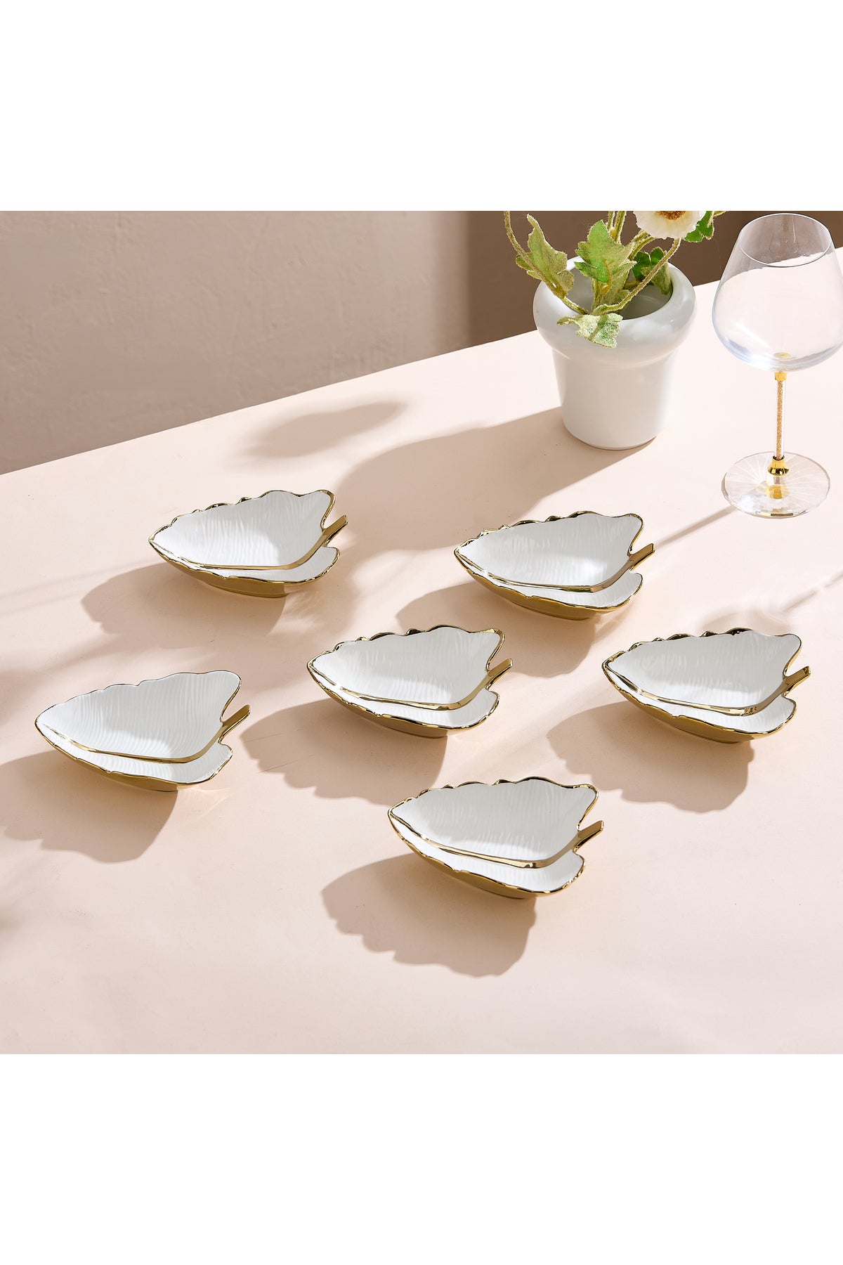 Set 6 Boluri Decorative Formă de Frunză din Porțelan Auriu