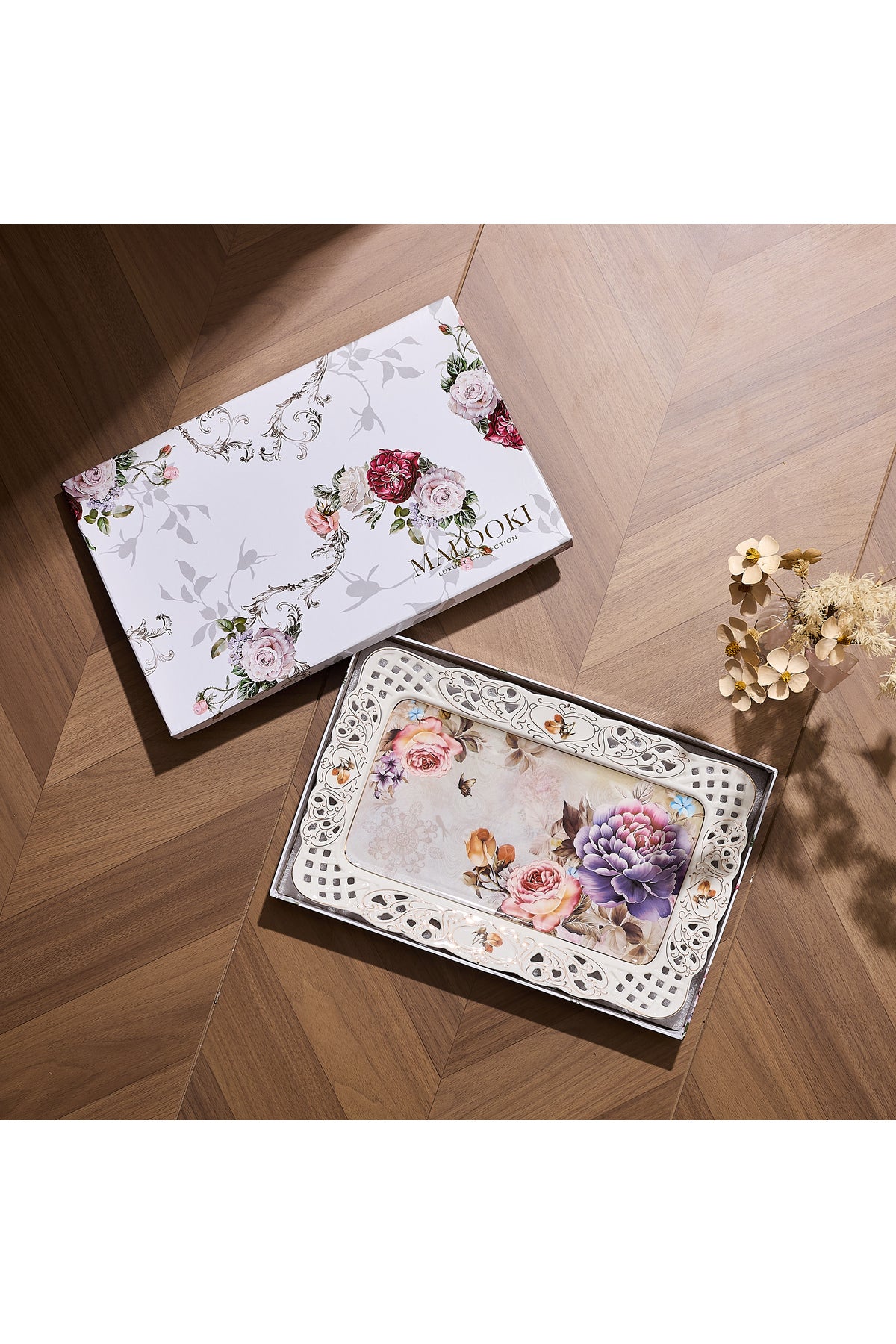 Tavă servire porțelan model floral vintage, margini dantelate decupate, 36 x 23 cm