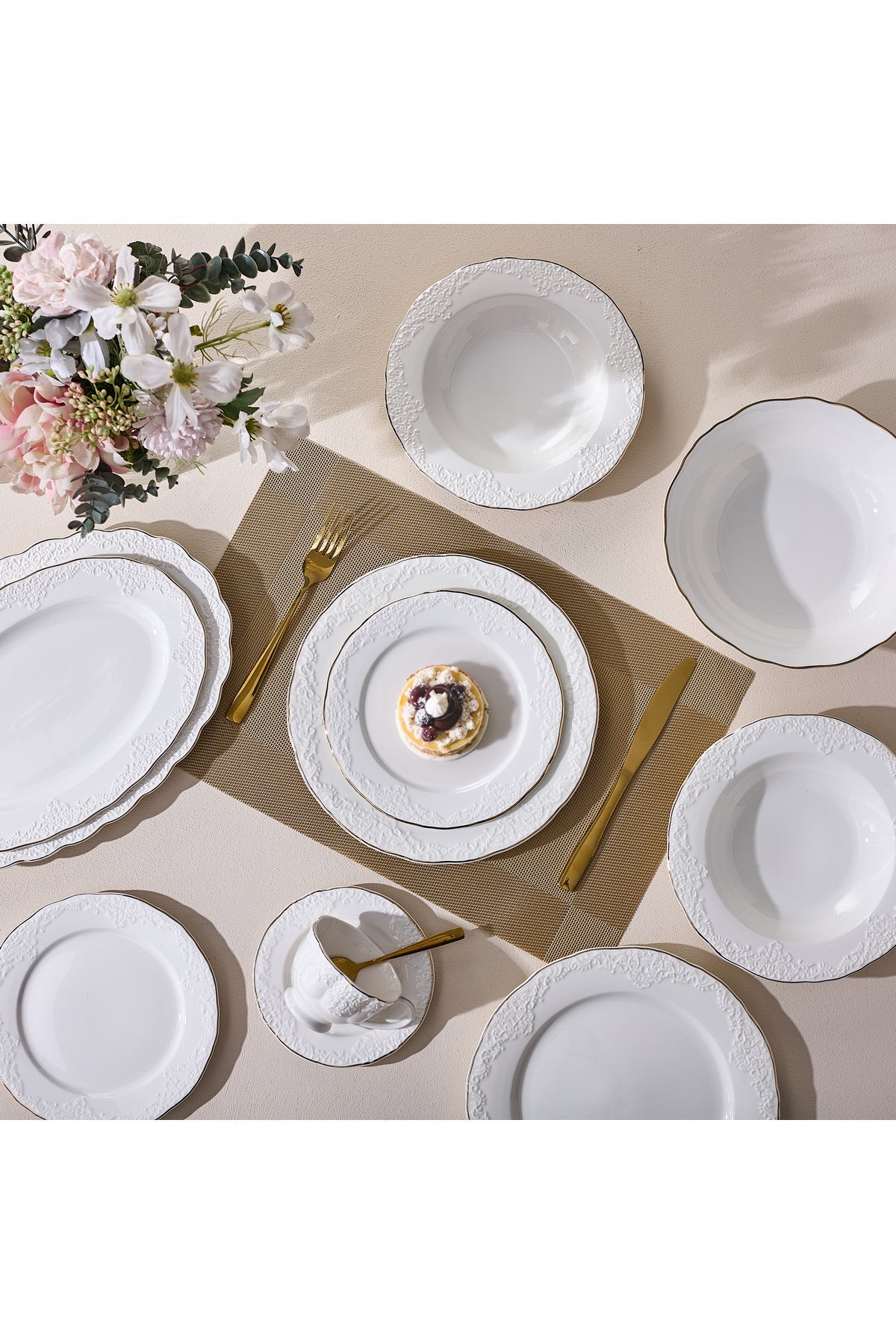 Serviciude masă din porțelan 18 piese Antic set farfurii6persoane decor elegant relief margine aurie