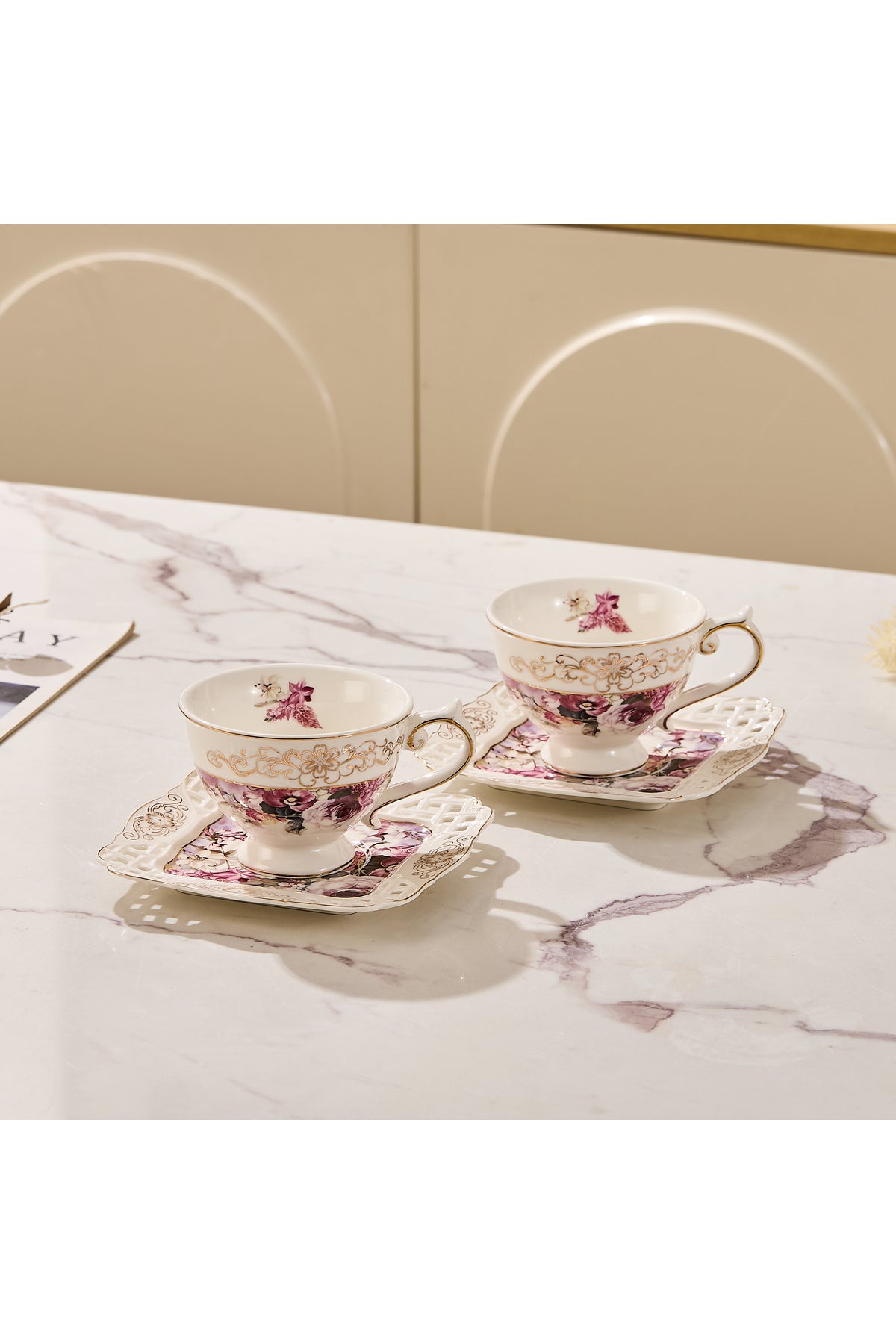 Set 2 cești cafea cu 2 farfurioare porțelan 200 ml – model floral elegant