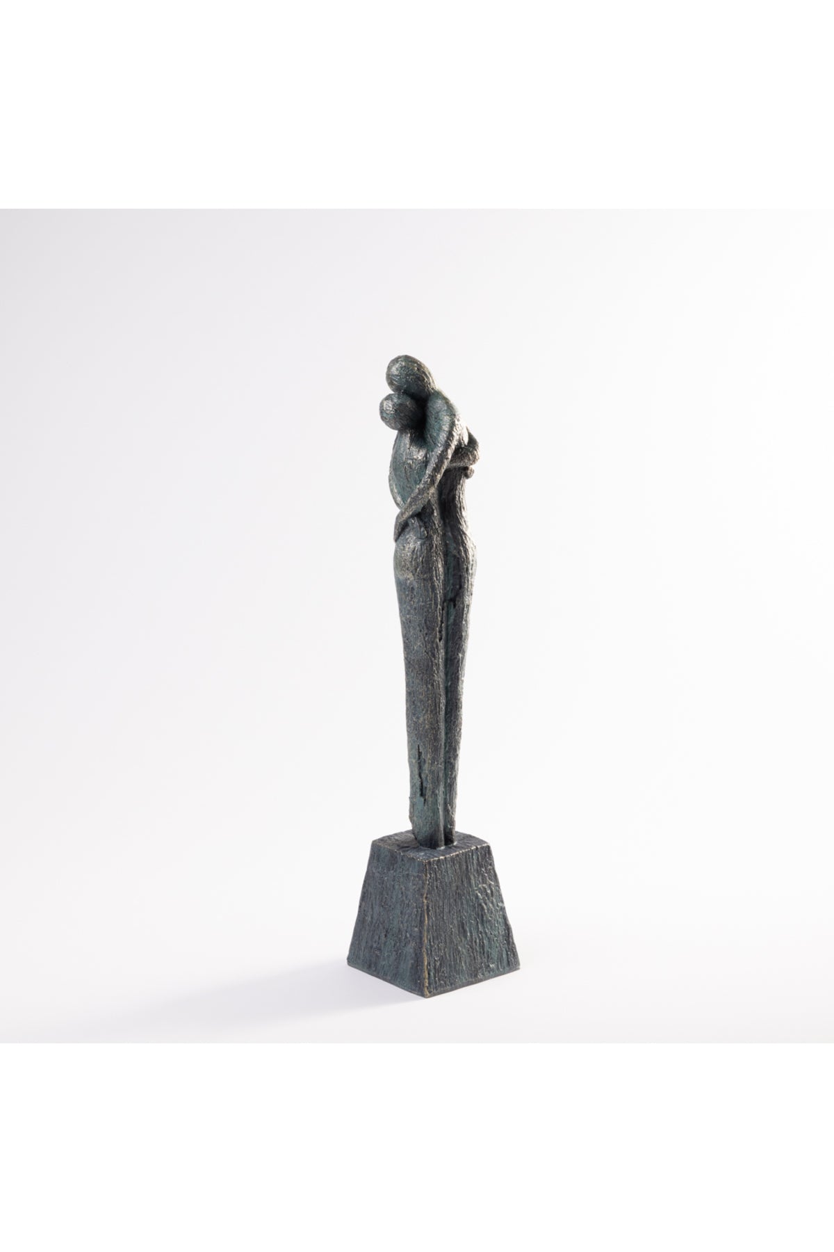 Statuetă Decorativă Cuplu Îmbrățișat – Design Artistic
