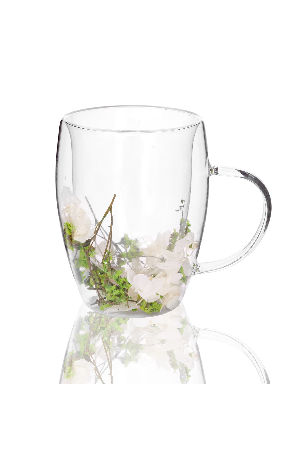 Cană din Sticlă cu Pereți Dubli "Mariah" cu Flori Uscate Albe și Accente Verzi Naturale - 350 ml