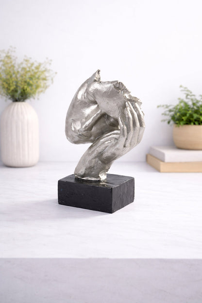 Statuetă Decorativă „Silent Embrace”, Argintiu – 23.5