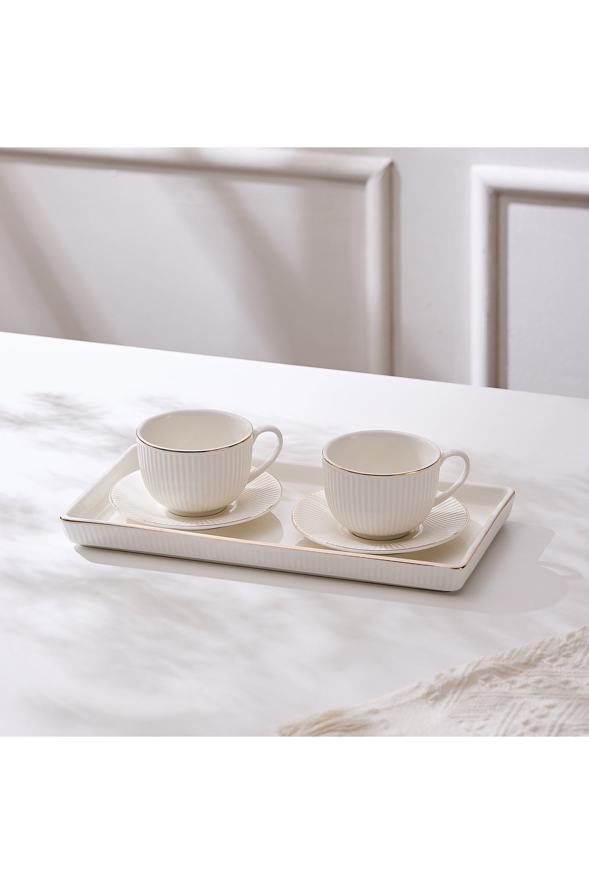 Set Servire Cafea - 2 Cești 190ml, 2 Farfurioare și platou Porțelan - Royal Alb