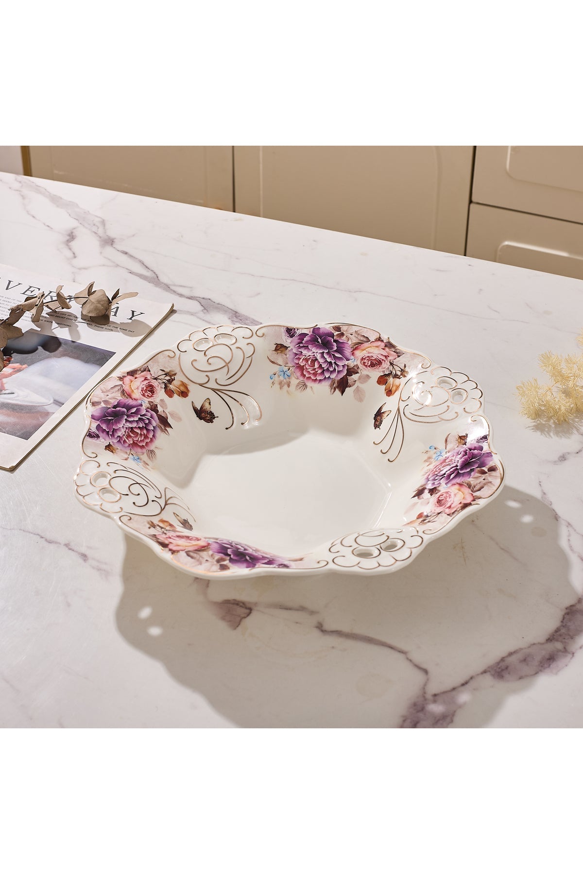 Bol fructieră porțelan model floral vintage, margini dantelate, diametru 33 cm