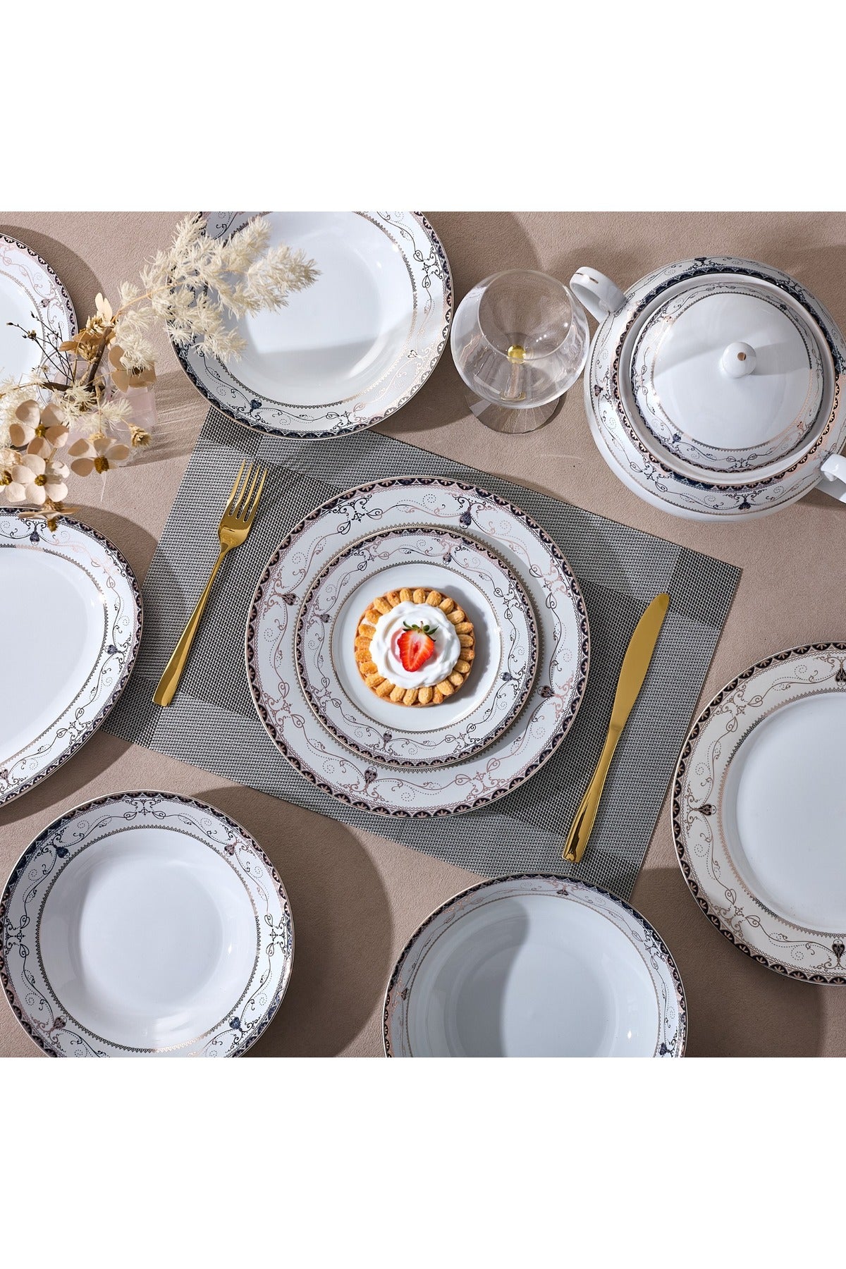 Serviciu de Masă 12 Persoane Onyx Royal Gold din Porțelan , 64 Piese, Design Baroc Negru cu Aur