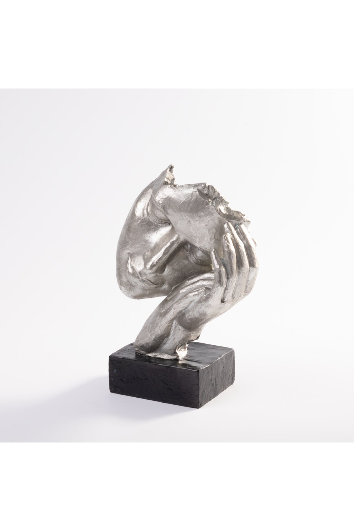 Statuetă Decorativă „Silent Embrace”, Argintiu – 23.5