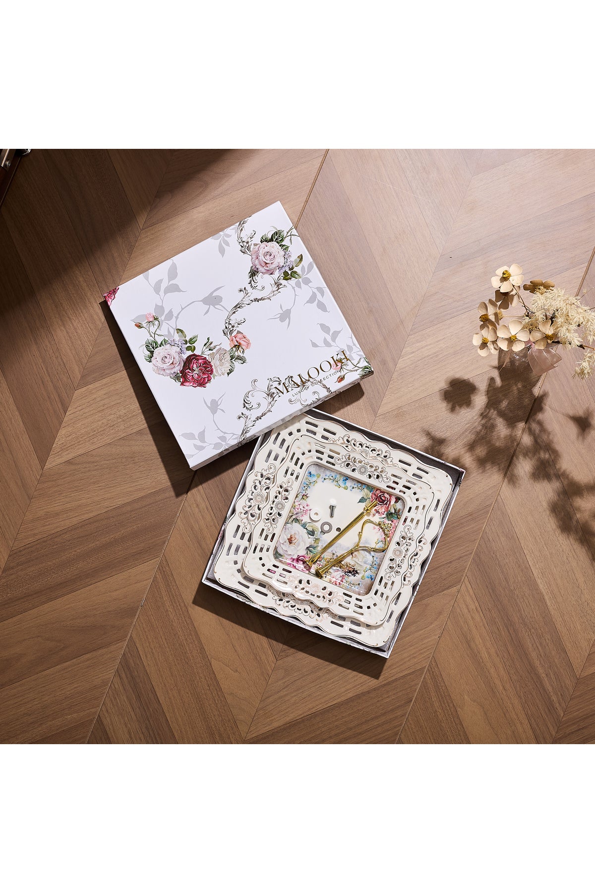 Platou etajat 2 niveluri porțelan, model floral vintage, tijă metalică aurie