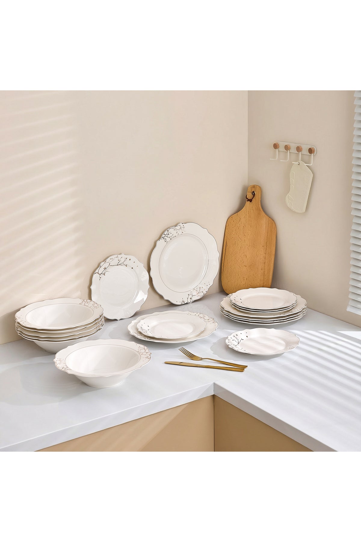 Set masă 18 piese porțelan Lifetree, alb cu ramuri aurii, 6 persoane