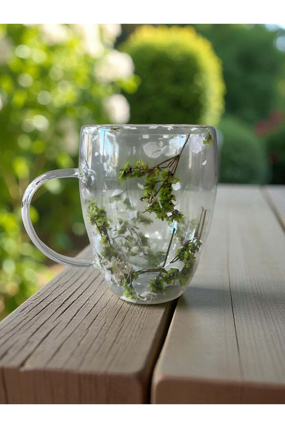 Cană din Sticlă cu Pereți Dubli "Mariah" cu Flori Uscate Albe și Accente Verzi Naturale - 350 ml