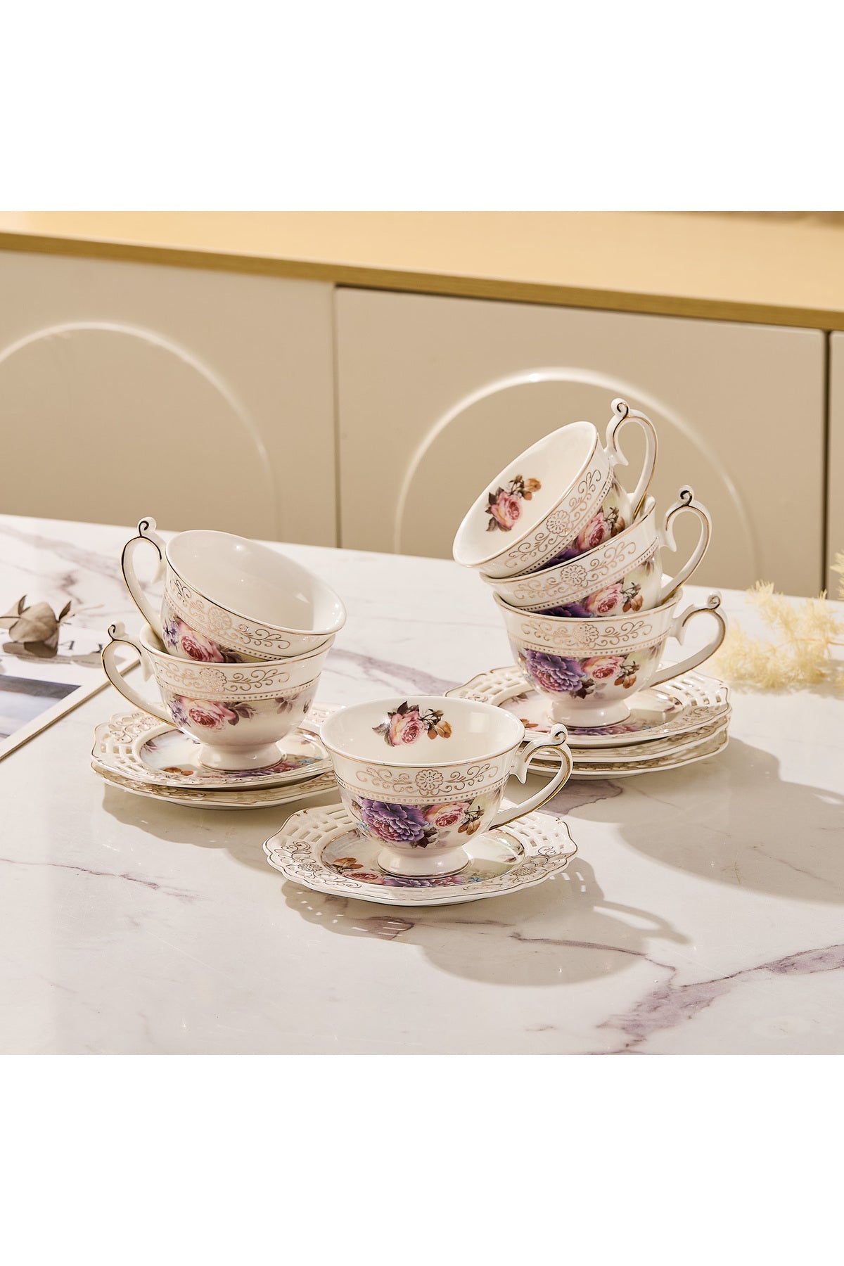 Set 6 cești espresso cu 6 farfurioare rotunde porțelan 90 ml – model floral elegant