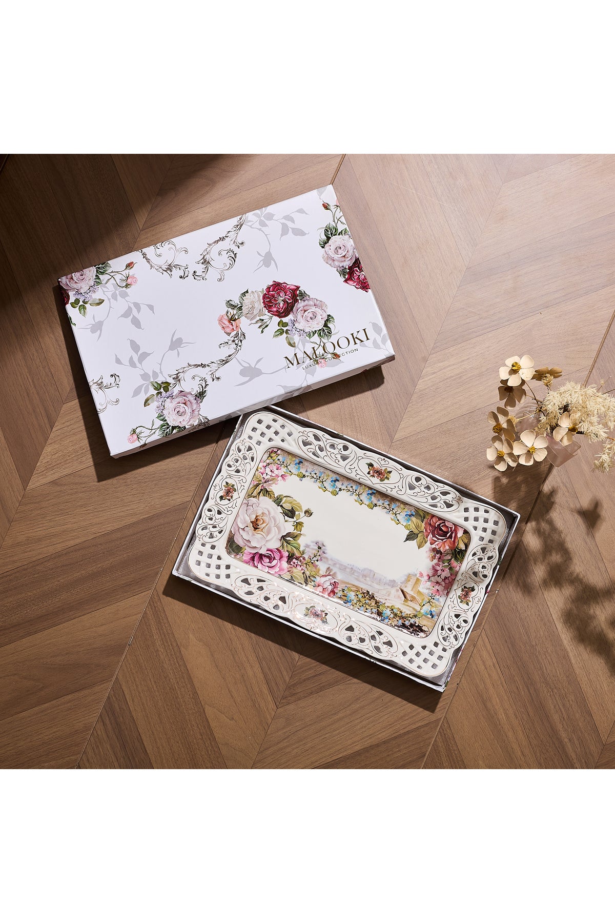 Tavă servire porțelan model floral vintage, margini dantelate decupate, 36 x 23 cm
