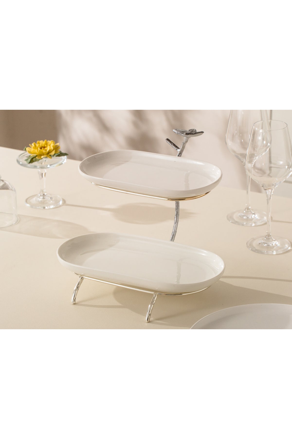 Platou etajat oval Candy Bar din Porțelan cu Suport Metalic Argintiu - 25.9 cm