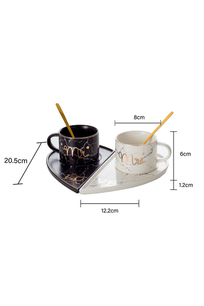 Set cești cafea Mr & Mrs 200 ml – porțelan marmurat, farfurioare inimă și lingurițe aurii