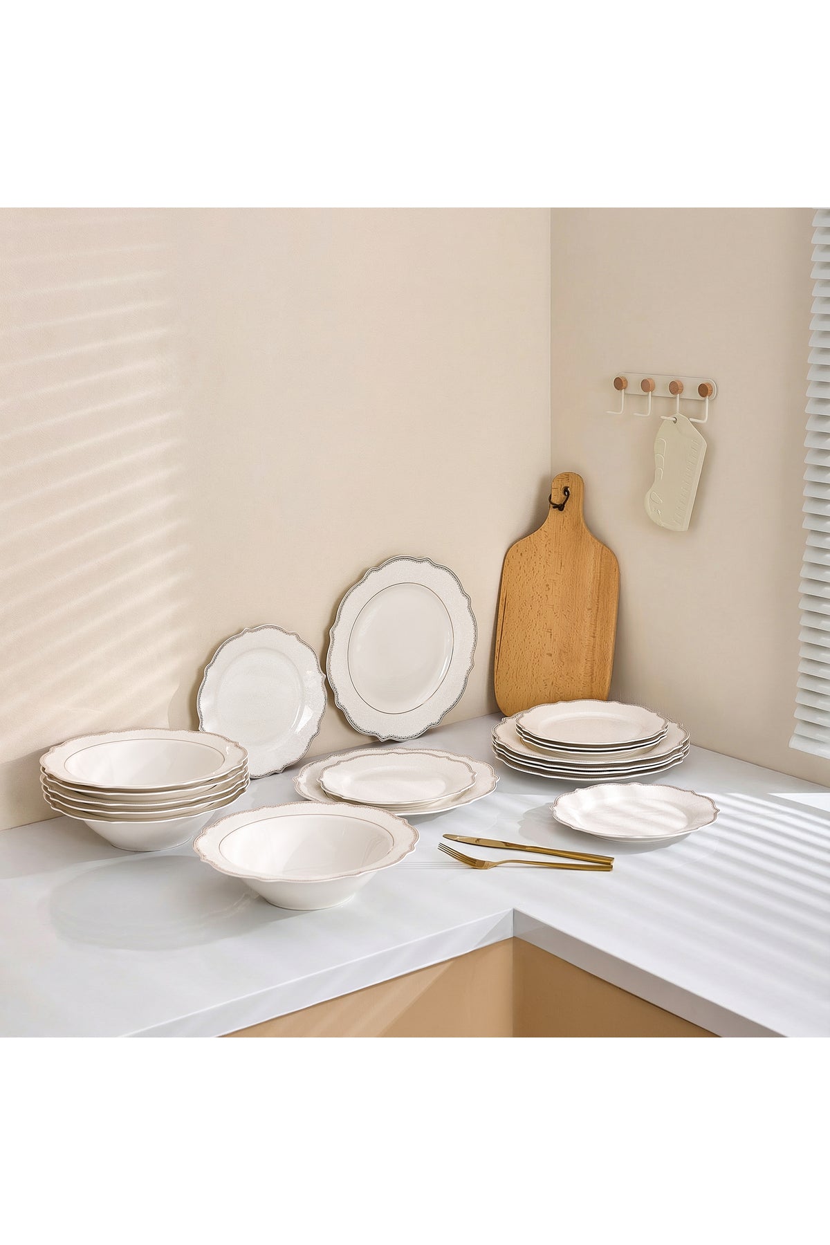 Set masă 18 piese porțelan Arabesque, alb cu bordură argintie, 6 persoane