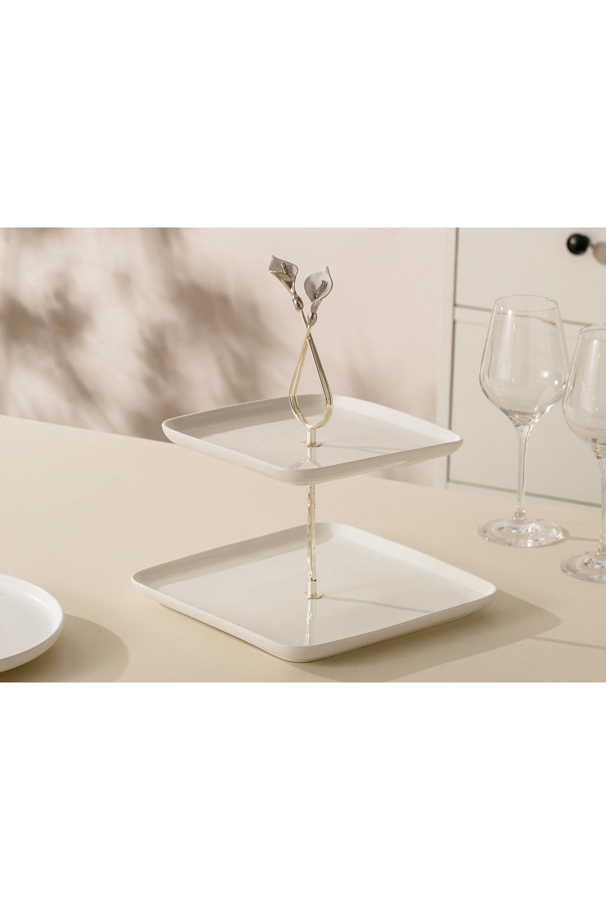 Platou etajat patrat Candy Bar din Porțelan cu Suport Metalic - 31.5 cm