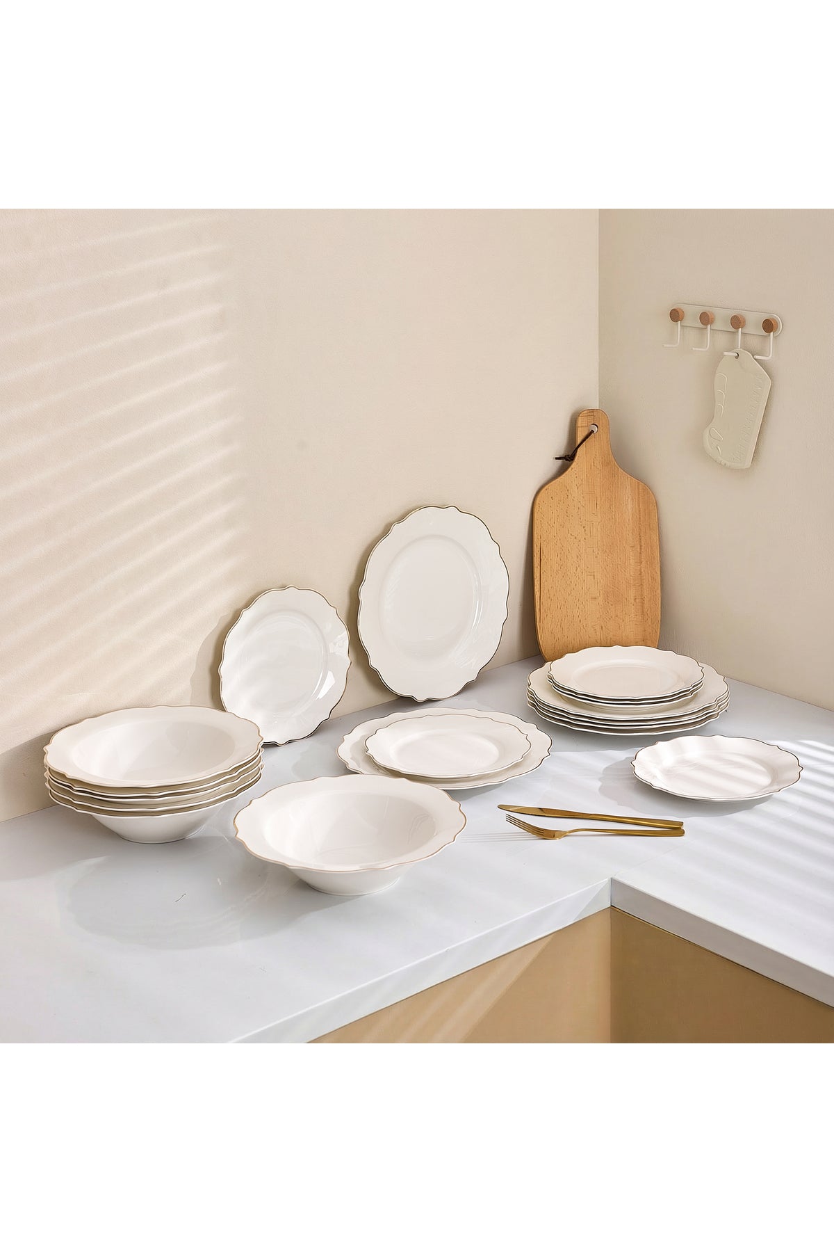 Set masă 18 piese porțelan Dubai, alb cu bordură aurie, 6 persoane