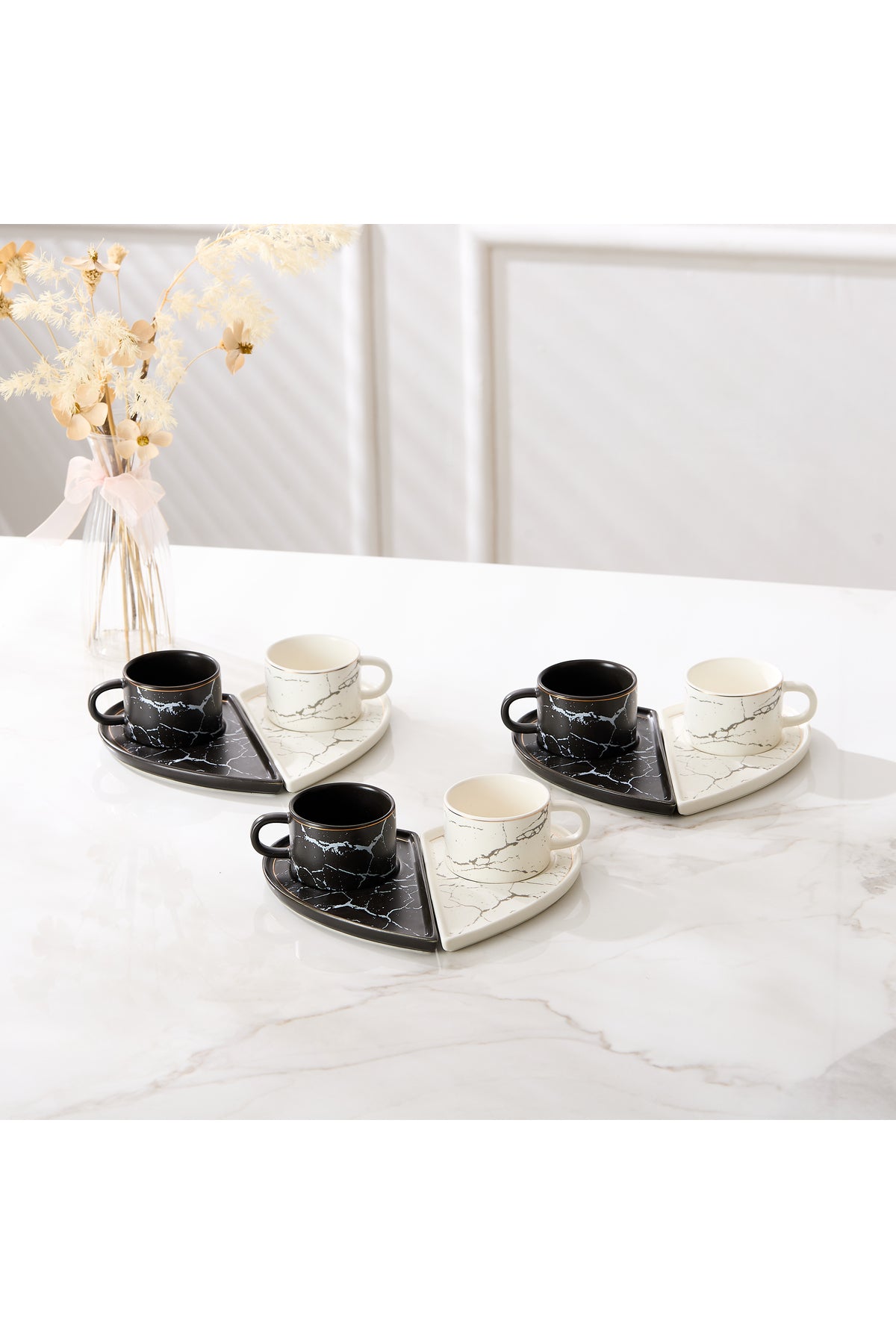 Set 6 cești espresso din porțelan cu farfurioare în formă de inimă - 90 ml