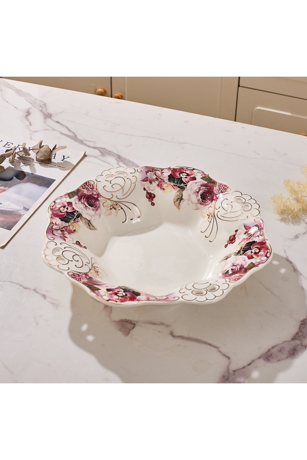 Bol fructieră porțelan model floral vintage, margini dantelate, diametru 33 cm