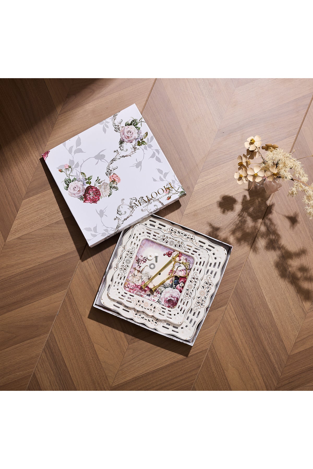 Platou etajat 2 niveluri porțelan, model floral vintage, tijă metalică aurie