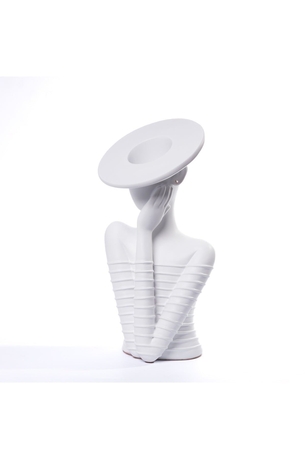 „Silent Elegance” – Statuetă modern-minimalistă cu pălărie – 27 cm