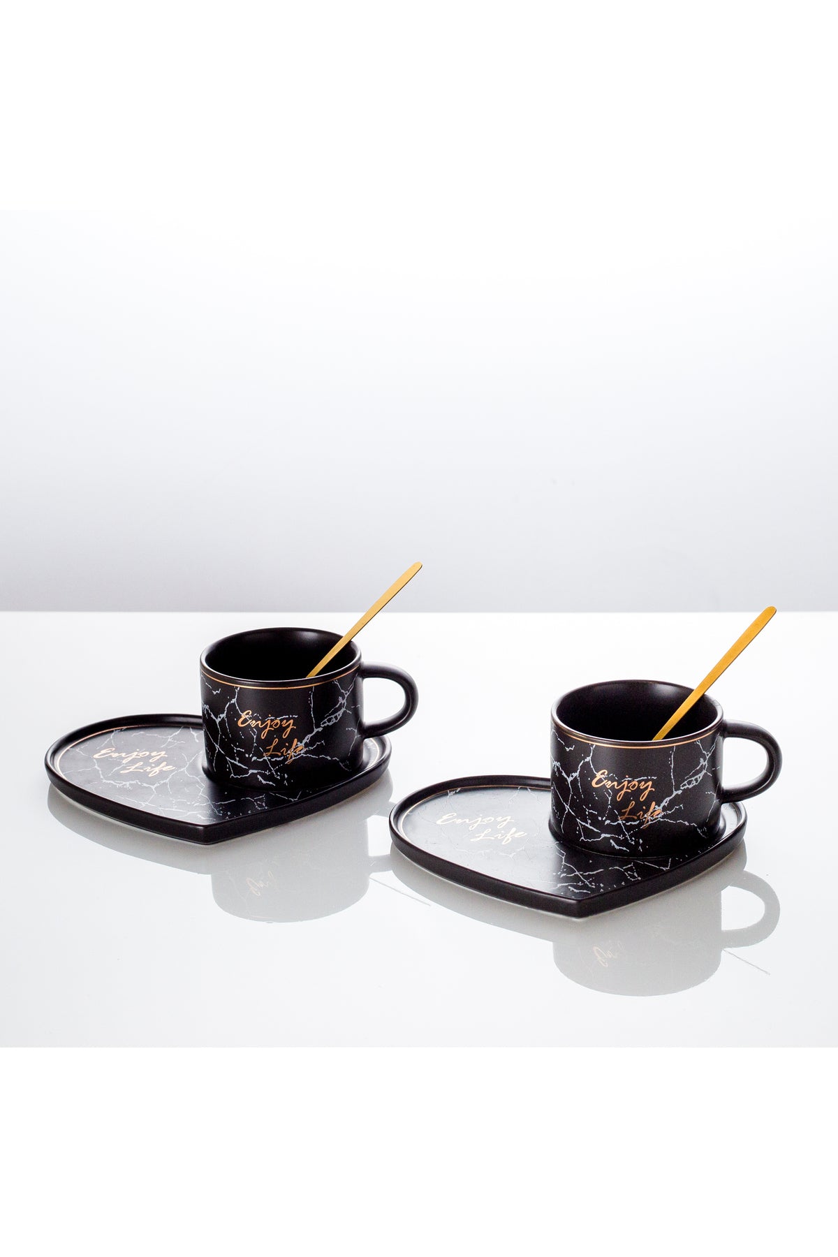 Set de 2 cești cu 2 farfurioare Inimă și 2 lingurițe, porțelan, 200 ml - Negru
