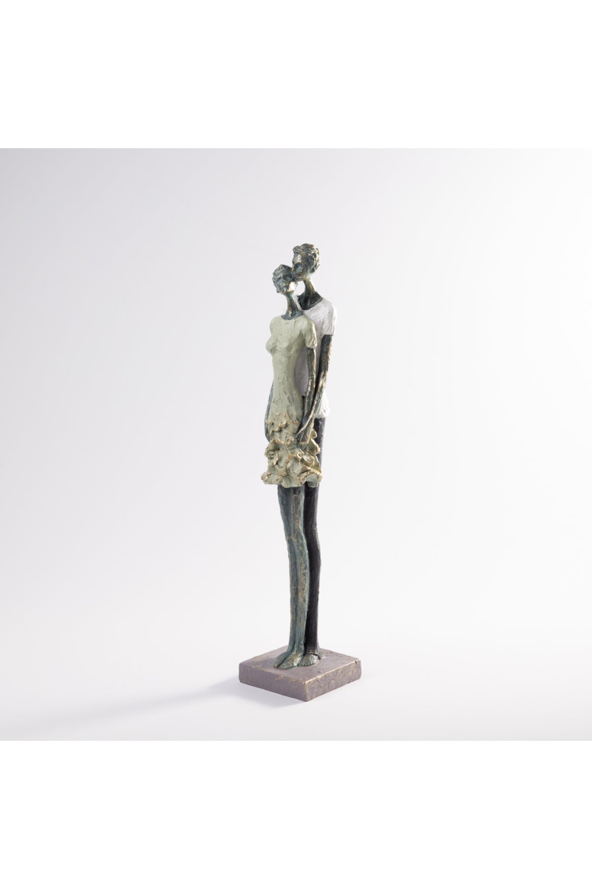 Statuetă Decorativă Cuplu Romantic – Design Artistic Modern