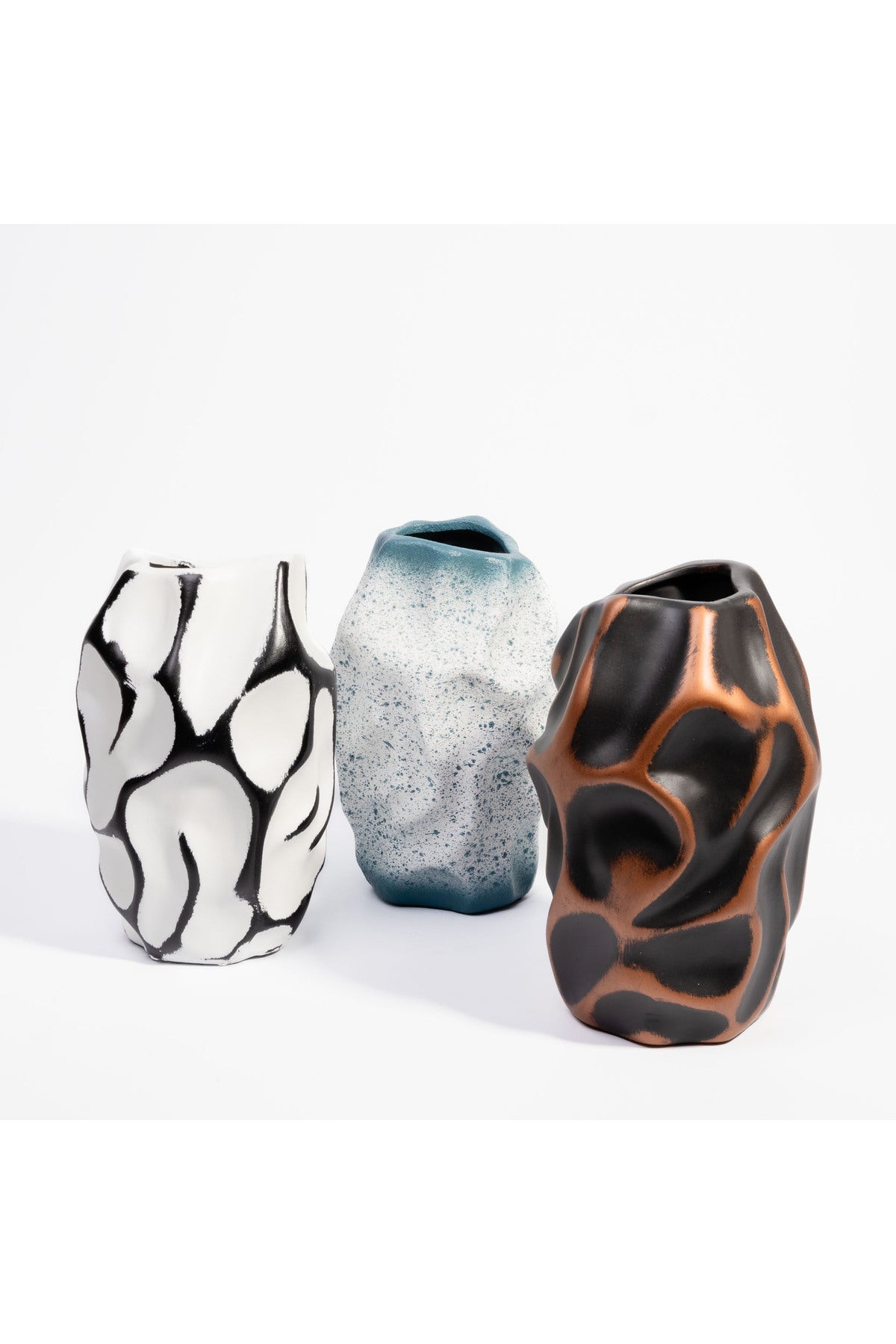 Vază Ceramică – Alb și Negru cu Design Abstract Ondulat - 20 cm