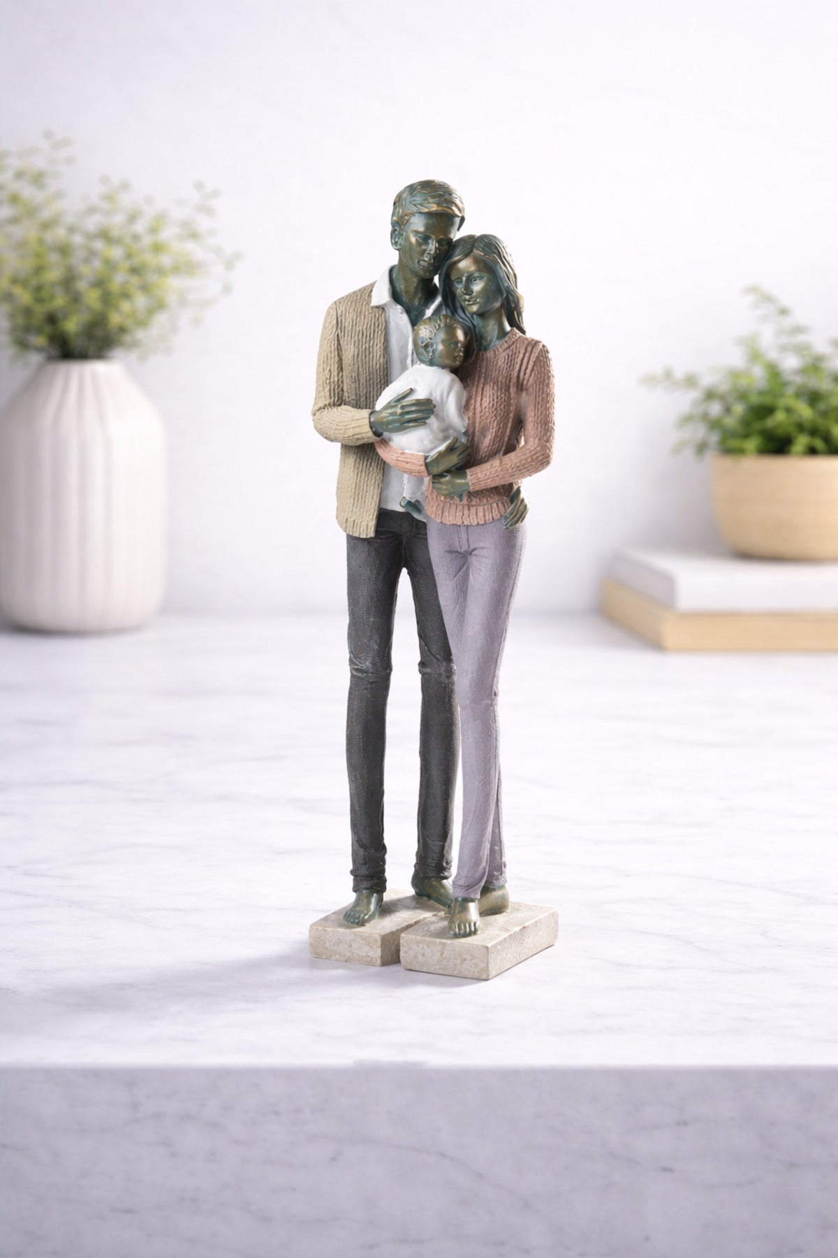 Statuetă Familie cu Copil – Sculptură Decorativă Modernă