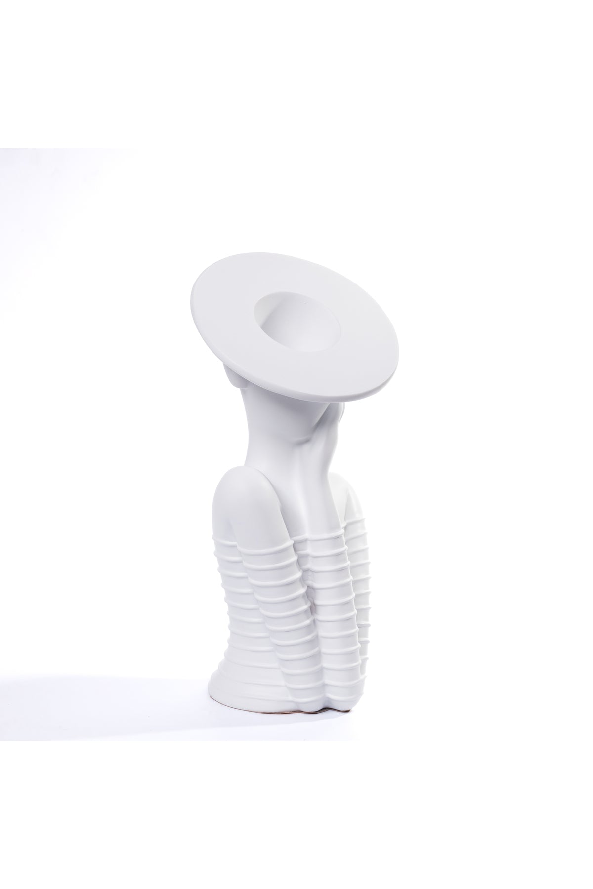 „Silent Elegance” – Statuetă modern-minimalistă cu pălărie – 27 cm
