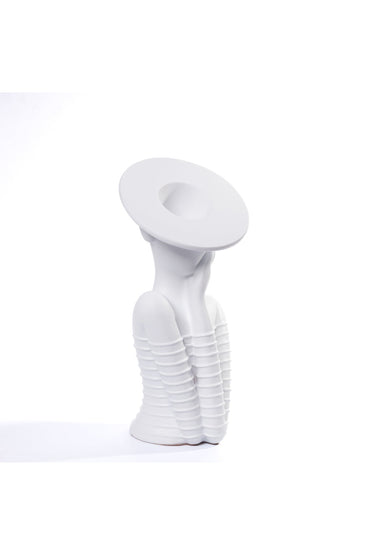 „Silent Elegance” – Statuetă modern-minimalistă cu pălărie – 27 cm