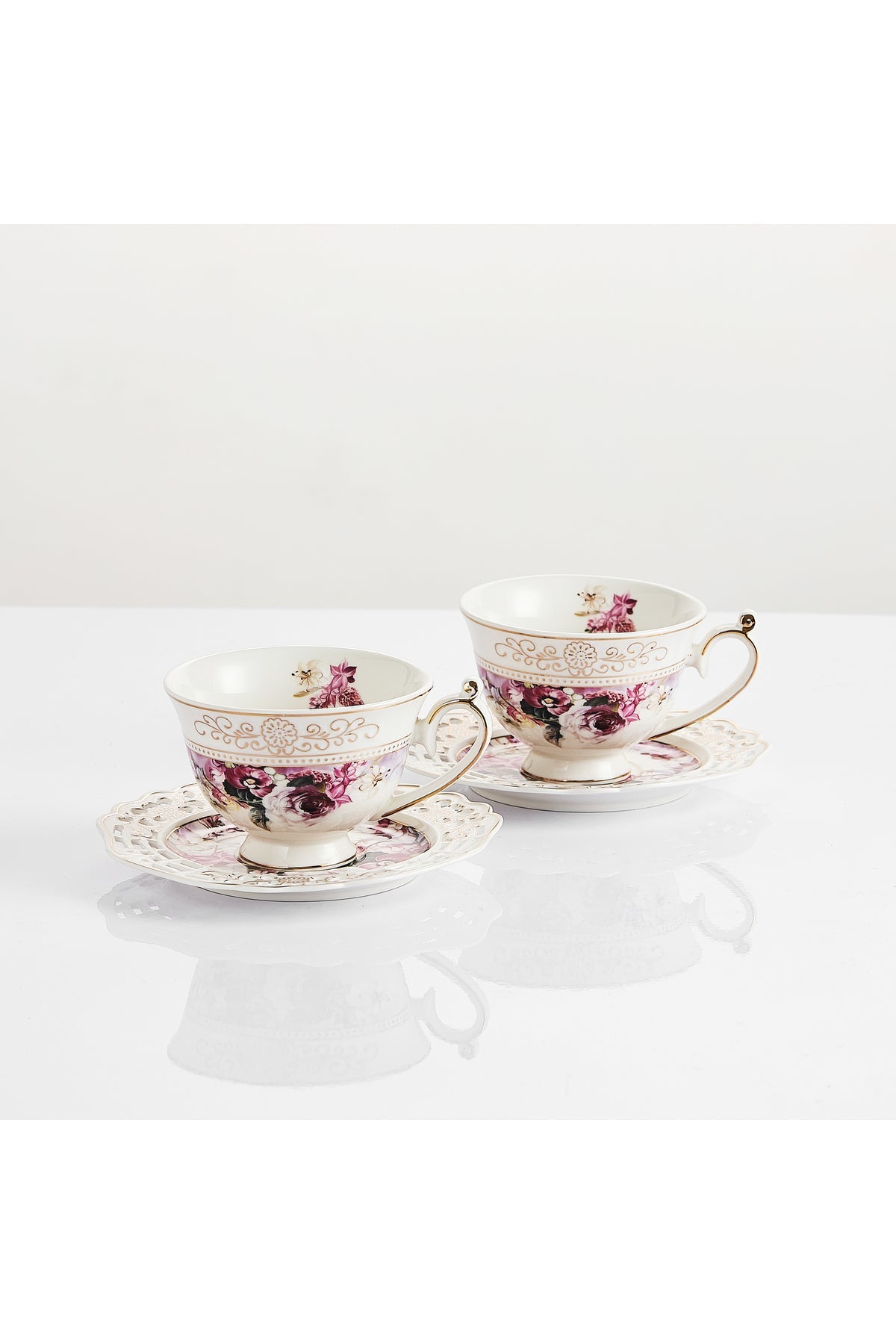 Set 2 cești cafea cu 2 farfurioare rotunde porțelan 200 ml – model floral elegant