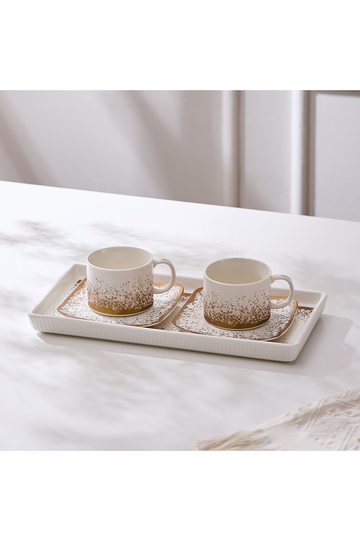 Set 2 cești cu 2 farfurioare și platou din porțelan, 180 ml - SNOWING collection