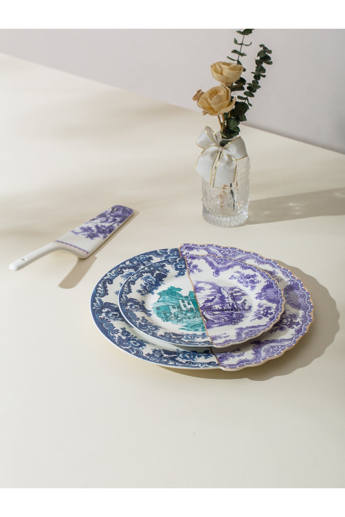 Set tort Willow – 6 farfurii desert și farfurie mare porțelan, design clasic albastru și mov