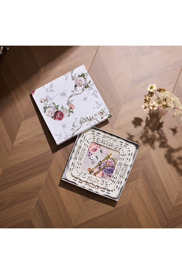Platou etajat 2 niveluri porțelan, model floral vintage, tijă metalică aurie