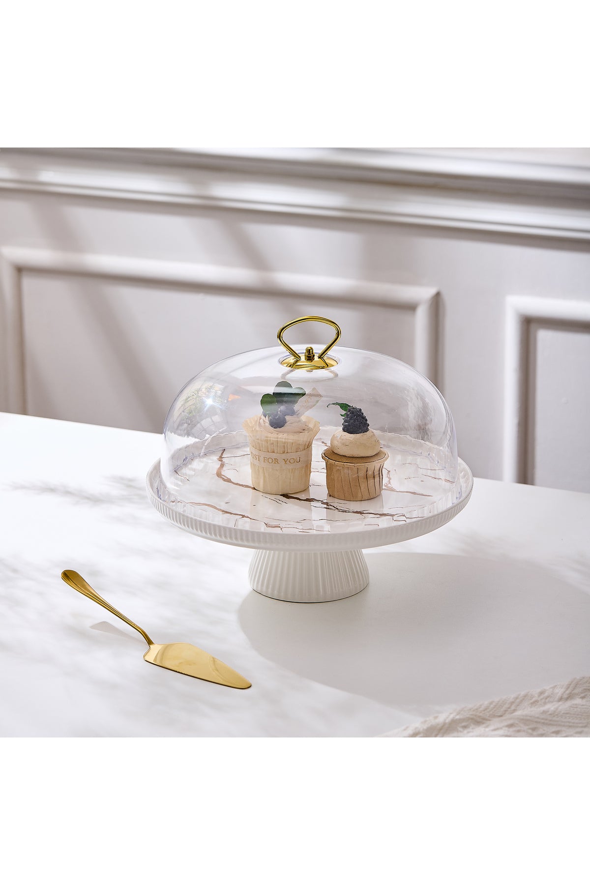 Platou tort din porțelan cu picior și capac transparent, 27.5 cm - Marble Collection