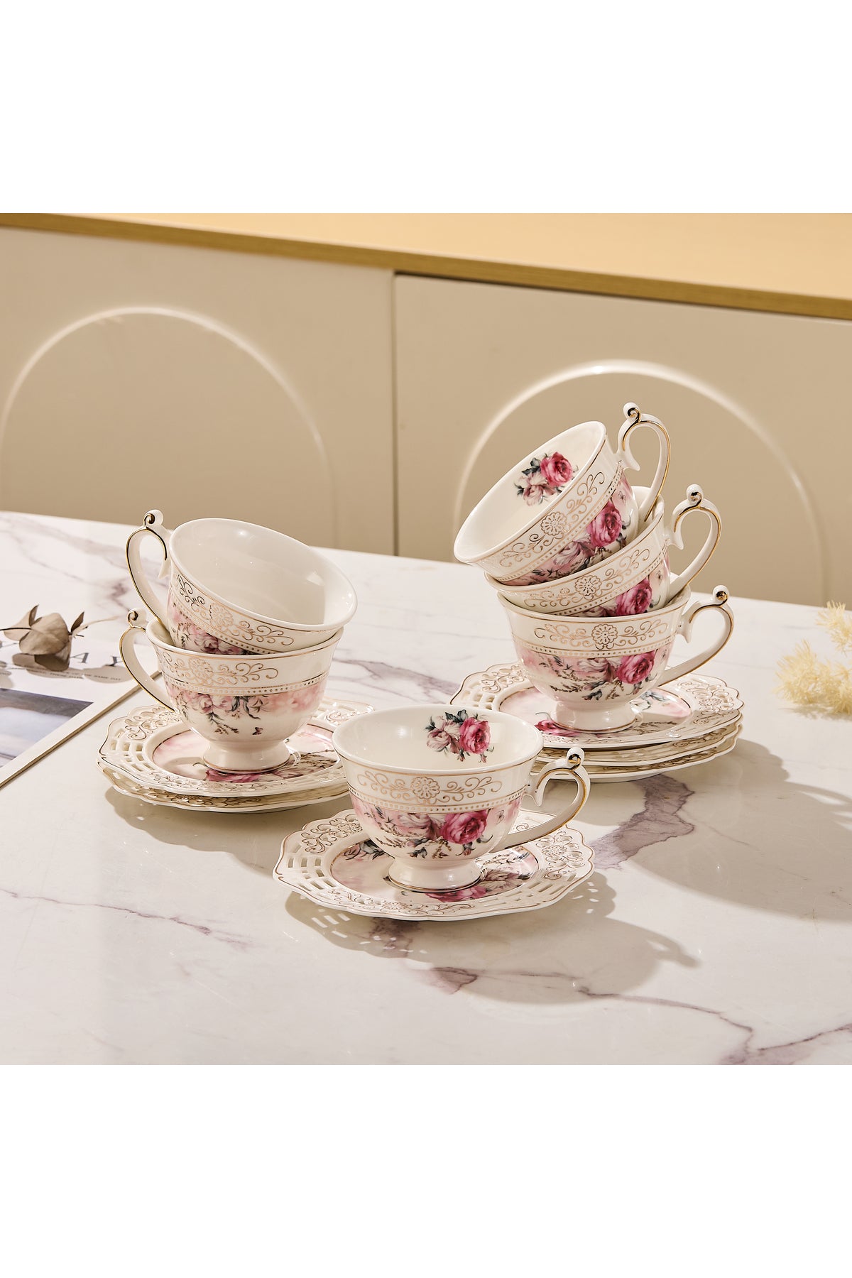 Set 6 cești espresso cu 6 farfurioare rotunde porțelan 90 ml – model floral elegant