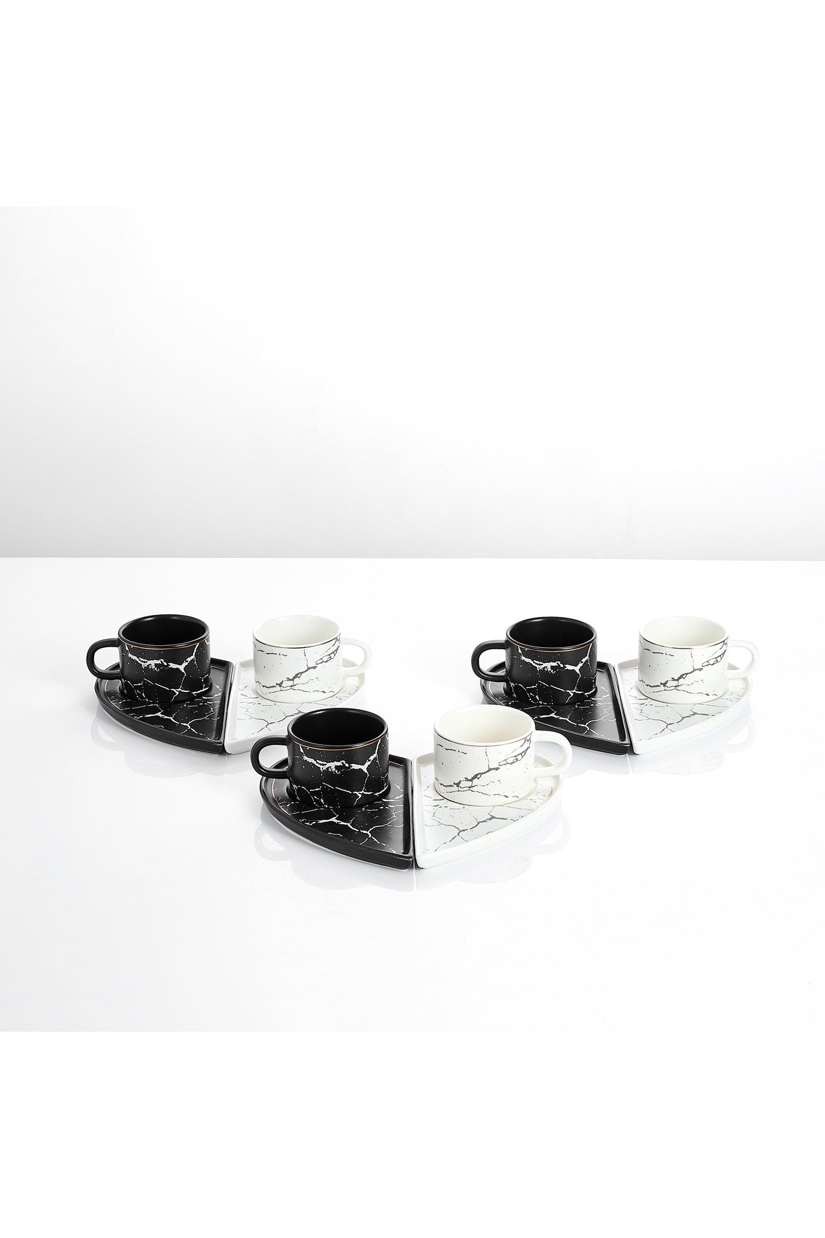 Set 6 cești espresso din porțelan cu farfurioare în formă de inimă - 90 ml
