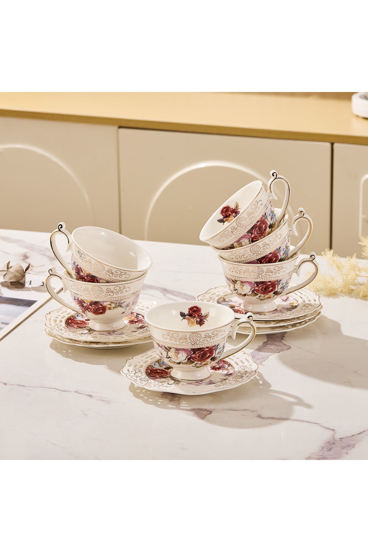 Set 6 cești espresso cu 6 farfurioare rotunde porțelan 90 ml – model floral elegant