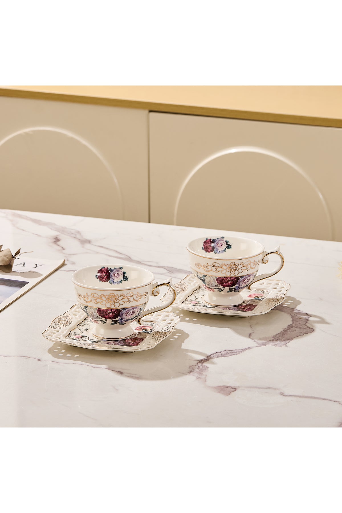 Set 2 cești cafea cu 2 farfurioare porțelan 200 ml – model floral elegant