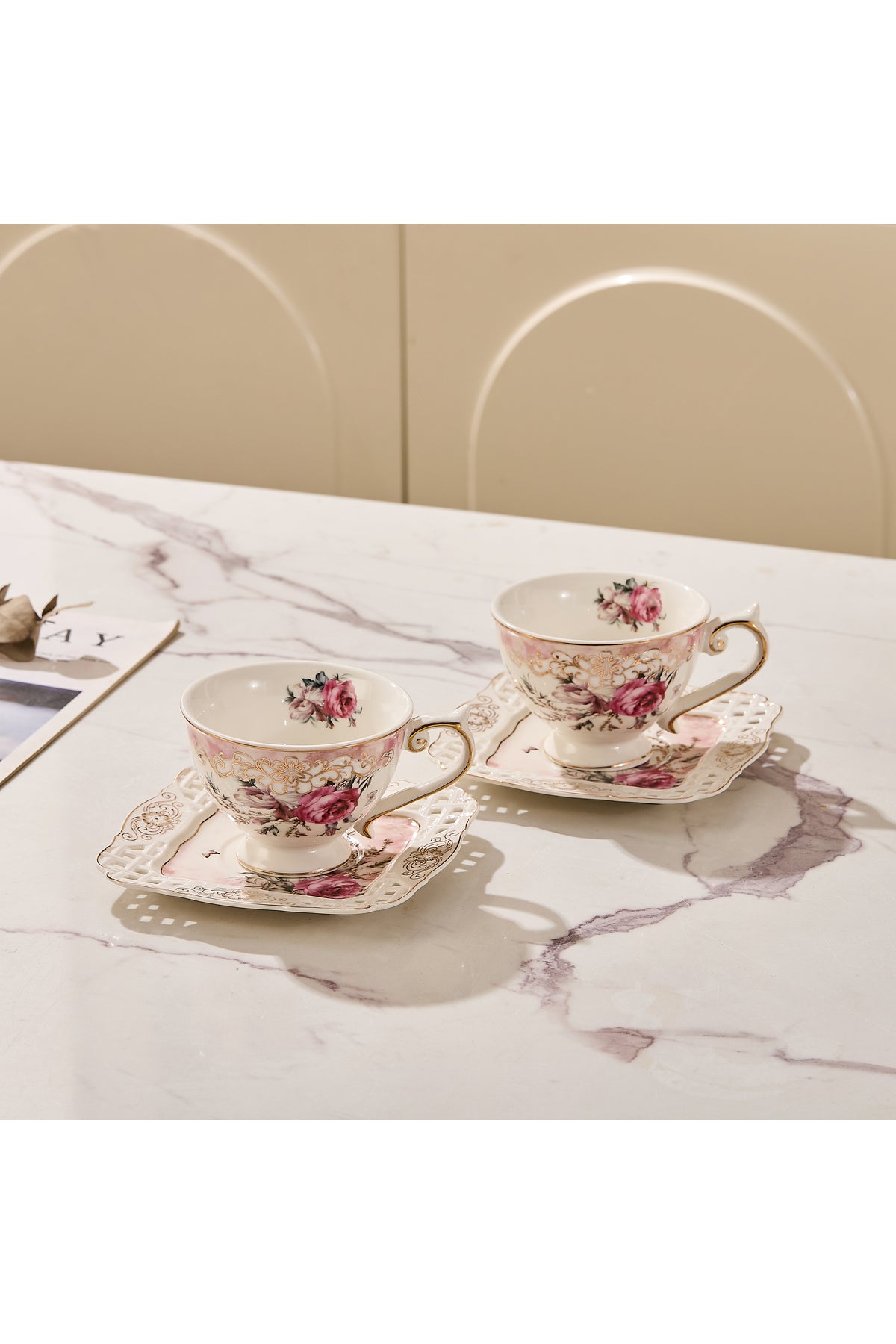 Set 2 cești cafea cu 2 farfurioare porțelan 200 ml – model floral elegant