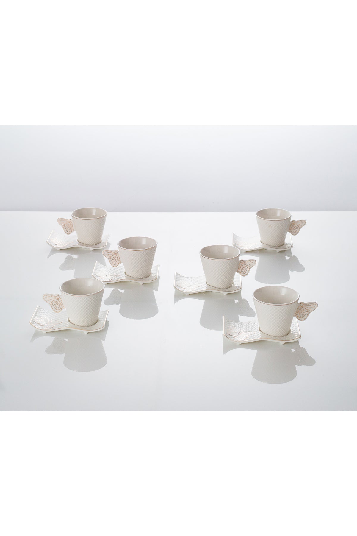 Set 6 Cești de cafea cu 6 farfurii ondulate, 180 ml, Porțelan – Model Fluture - Auriu