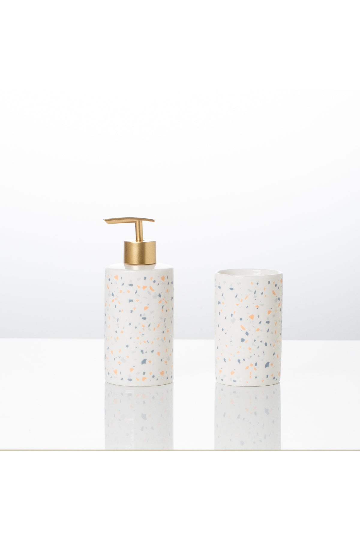 Set accesorii baie Terrazzo 2 piese – dozator sapun lichid si pahar, porțelan cu detalii aurii