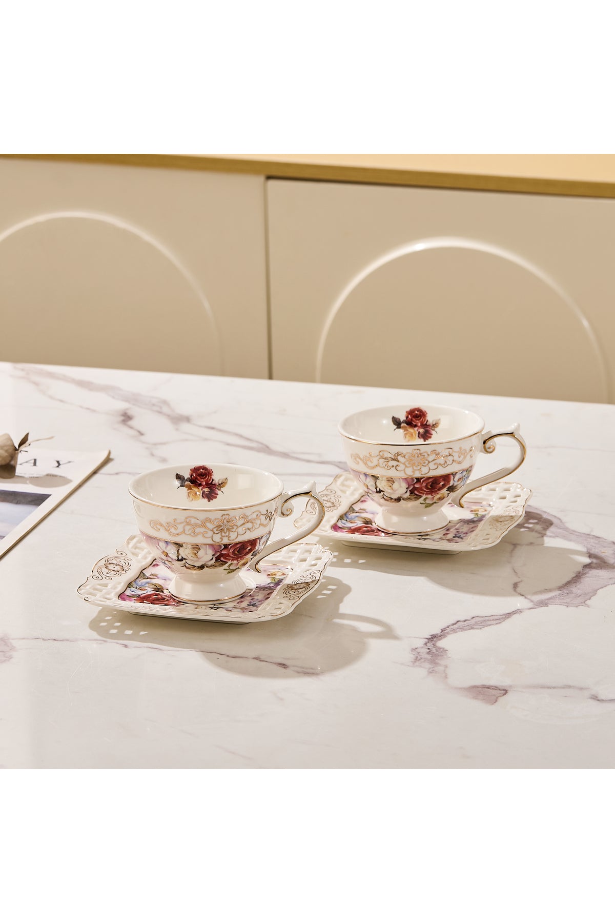 Set 2 cești cafea cu 2 farfurioare porțelan 200 ml – model floral elegant